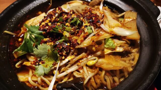 牛バラの土鍋マーラー麺