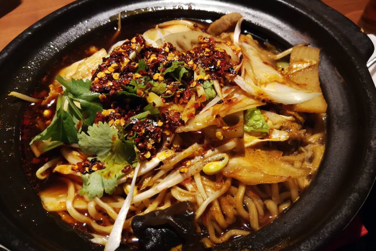 牛バラの土鍋マーラー麺