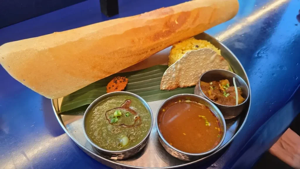 バンゲラズキッチントラディショナルの南インドターリ（South-Indian Thali）